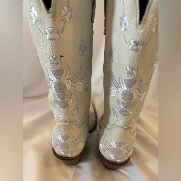 Dingo White Embroidered Western Heeled Boots - Picture 10 of 14
